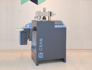 دستگاه پرس نمونه آزمایشگاهی جهت آماده‌سازی قرص پودری برای آنالیز XRF و سایر روش‌ها، با عملکرد هیدرولیکی دقیق و طراحی صنعتی مناسب برای آزمایشگاه‌های کنترل کیفیت.