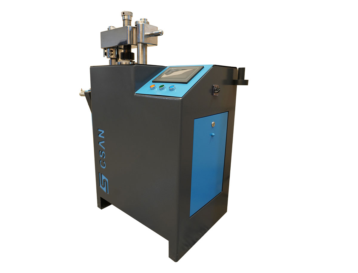 دستگاه پرس نمونه آزمایشگاهی جهت آماده‌سازی قرص پودری برای آنالیز XRF و سایر روش‌ها، با عملکرد هیدرولیکی دقیق و طراحی صنعتی مناسب برای آزمایشگاه‌های کنترل کیفیت.